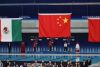 El chino Wang Zongyuan (c), medalla de oro; el chino Zheng Jiuyuan (i), plata; y el mexicano Osmar Olvera Ibarra (d), bronce, en el podio de la Superfinal de la Copa del Mundo de clavados que se disputa en China. EFE/ANDRES MARTINEZ CASARES
