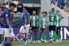El jugador del Betis Abdessamad Ezzalzouli (d), celebra su gol contra el Oviedo, durante el partido de la jornada 34 de LaLiga EA Sports entre Betis y Oviedo, este domingo en el estadio de La Cartuja en Sevilla. EFE/ Julio Muñoz
