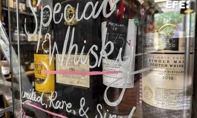 Botellas de whisky escocés en una tienda del oeste de Glasgow (Reino Unido). EFE/ Susana Blaya Navarro