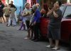 Personas salen a la calle al escuchar una alerta sísmica este lunes, en Ciudad de México (México). EFE/ Mario Guzmán
