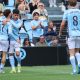 El delantero del Celta de Vigo Hugo Álvarez (2i) celebra con su compañero Javi Rueda (i) tras marcarle el 1-0 al Elche durante el partido de LaLiga disputado este domingo en el Estadio Abanca-Balaídos de Vigo. EFE/ Salvador Sas