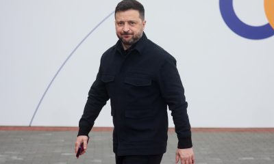 El presidente de Ucrania, Volodímir Zelenski, llega a la ceremonia de bienvenida a la Cumbre de la Comunidad Política Europea, en el Complejo Karen Demirchián de Ereván, Armenia, el 4 de mayo de 2026. EFE/EPA/LESZEK SZYMANSKI POLAND OUT