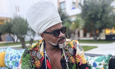 Fotografía del pasado día 27 de junio del músico brasileño Carlinhos Brown, quien reivindicó la importancia de la "inteligencia ancestral" en el arte como base para que la tecnología, incluida la inteligencia artificial, no olvide las raíces culturales, y confesó su deseo de regresar a España para exhibir su "madurez" musical, en una entrevista con EFE tras participar en la 27ª edición del Festival de la Música Gnaoua de Essaouira. EFE/ Mohamed Siali