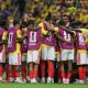 Jugadores de Colombia escuchan indicaciones en la pausa de hidratación durante un partido del grupo K del Mundial de la FIFA 2026 entre Colombia y RD Congo en el estadio Akron en Guadalajara (México). EFE/ Alex Cruz