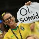 Una aficionada anima en el estadio NRG de Houston, donde se van a enfrentar las selecciones de Japón y Brasil, en un partido de los dieciseisavos de final del Mundial de Fútbol 2026. EFE/Kenneth Fernández