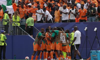 Jugadores de Costa de Marfil celebran un gol en un partido del grupo E del Mundial de la FIFA. EFE/ David Toro