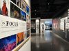 Fotografía del 22 de junio de la sección 'En Foco', una exhibición de fotografías de National Geographic expuestas en el Museo de la Exploración de la NatGeo, el nuevo museo de la National Geographic en Washington. Visitantes de todas las edades podrán convertirse en exploradores por un día en el nuevo museo de la National Geographic, que abre sus puertas este viernes en Washington con cientos de artefactos, espacios interactivos y una experiencia inmersiva para "tocar" la historia de la emblemática sociedad. EFE/Stefani Raguso
