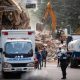 Rescatistas trabajan en una zona afectada por un terremoto, este jueves en Caracas (Venezuela). El Gobierno de Venezuela elevó a 235 los muertos y a 4.300 los heridos por los terremotos de magnitud 7,2 y 7,5 de la víspera, cuya devastación golpeó especialmente al estado La Guaira. EFE/ Ronald Peña R