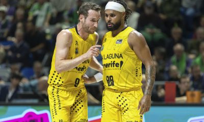 Fotografía del pasado 21 de marzo, en la que puede verse al base de La Laguna Marcelinho Huertas (i) junto a Patty Mills, durante un partido. EFE/ Álvaro Cabrera