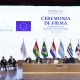 Fotografía de archivo del presidente de Argentina, Javier Milei (i), durante la ceremonia de la firma del acuerdo de libre comercio entre la Unión Europea (UE) y los países del Mercosur en Asunción (Paraguay). EFE/ Juan Pablo Pino