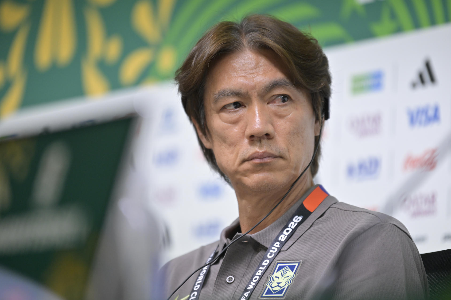 El seleccionador de Corea del Sur Hong Myung-bo habla en una rueda de prensa en Monterrey (México). EFE/ Miguel Sierra
