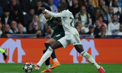 Fotografía del pasado 11 de marzo, en la que puede verse al defensa francés del Real Madrid Ferland Mendy (d), durante un partido. EFE/Kiko Huesca.