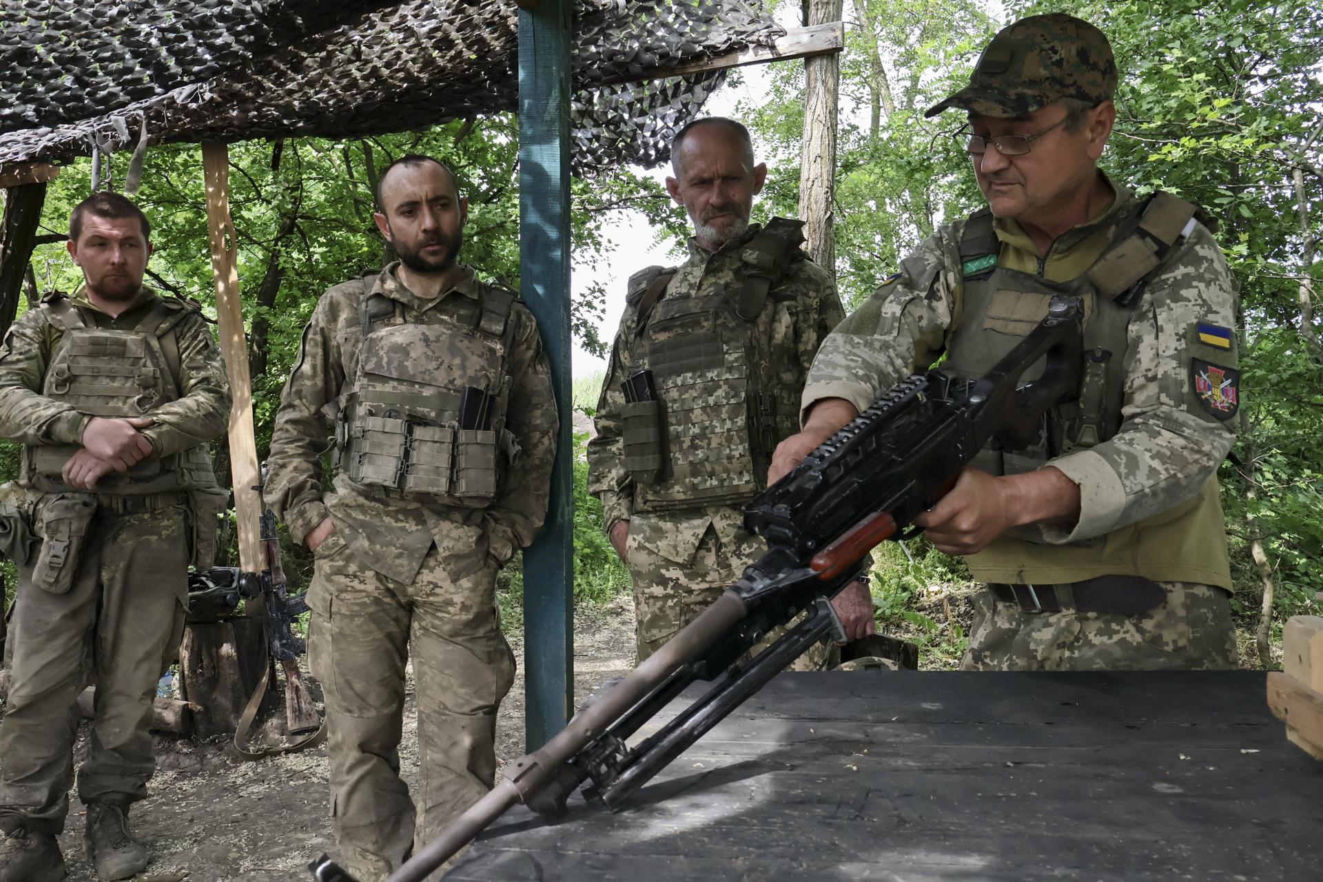 Soldados ucranianos en Zaporiyia en una foto cedida. EFE/EPA/Press service of the 65th Mechanized Brigade HANDOUT HANDOUT EDITORIAL USE ONLY/NO SALES