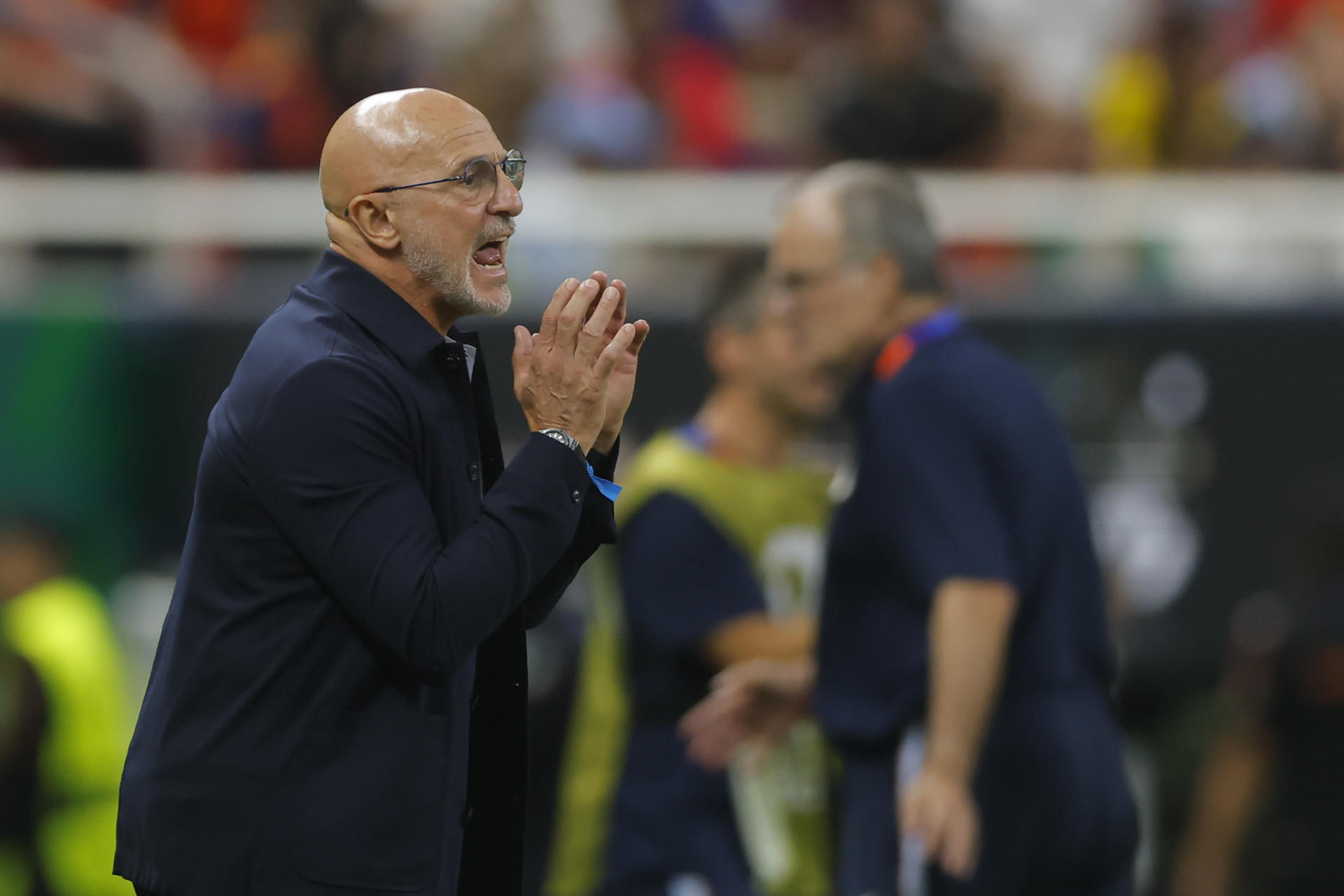 Luis de la Fuente, seleccionador español, elogió este viernes en Guadalajara a sus jugadores y destacó que ante Uruguay supieron jugar otro tipo de partido. EFE/ Francisco Guasco