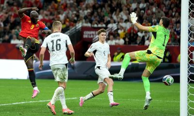 Romelu Lukaku (i), de Bélgica, marca el cuarto gol de su equipo con un cabezazo durante el partido de la fase de grupos de la Copa Mundial de la FIFA 2026 entre Nueva Zelanda y Bélgica en Vancouver (Canadá). EFE/BOB FRID