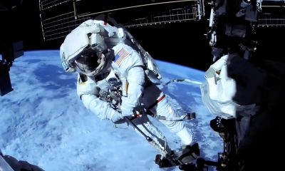 Captura de pantalla tomada de un video de NASA+ donde aparece el astronauta Chris Williams realizando una caminata espacial para reparar el brazo robótico Canadarm2 en la Estación Espacial Internacional a 260 millas sobre la Tierra. EFE/ NASA+ /SOLO USO EDITORIAL NO VENTAS /SOLO DISPONIBLE PARA ILUSTRAR LA NOTICIA QUE ACOMPAÑA (CRÉDITO OBLIGATORIO)