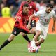 Ahmed Fatouh (i), de Egipto, y Saman Ghoddos, de Irán, en acción durante el partido de la fase de grupos de la Copa Mundial de la FIFA 2026 entre Egipto e Irán en Seattle (EE.UU.). EFE/STEPHEN BRASHEAR