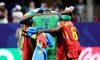 Jugadores de República Democrática del Congo celebran la histórica clasificación a una fase de elimiación directa del Mundial  tras  obtener en Atlanta el primer triunfo en sus dos participaciones a expensas de Uzbekistán. EFE/EPA/RONALD WITTEK
