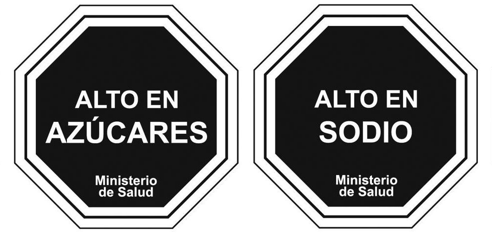 La legislación chilena se centra en los alimentos y bebidas con alto contenido de azúcares, grasas saturadas, sal o calorías a través de medidas como las etiquetas de advertencia obligatorias en la parte frontal del envase en forma de octágonos negros  -en la imagen-. Crédito. Ministerio de Salud de Chile, foto facilitada por The Lancet.