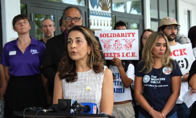 La subdirectora de la Coalición de Inmigrantes de Florida (FLIC), Renata Bozzetto, habla durante una conferencia de prensa este jueves frente al Ayuntamiento de Miami, Florida (EE.UU.). EFE/Pedro Pablo Cortés