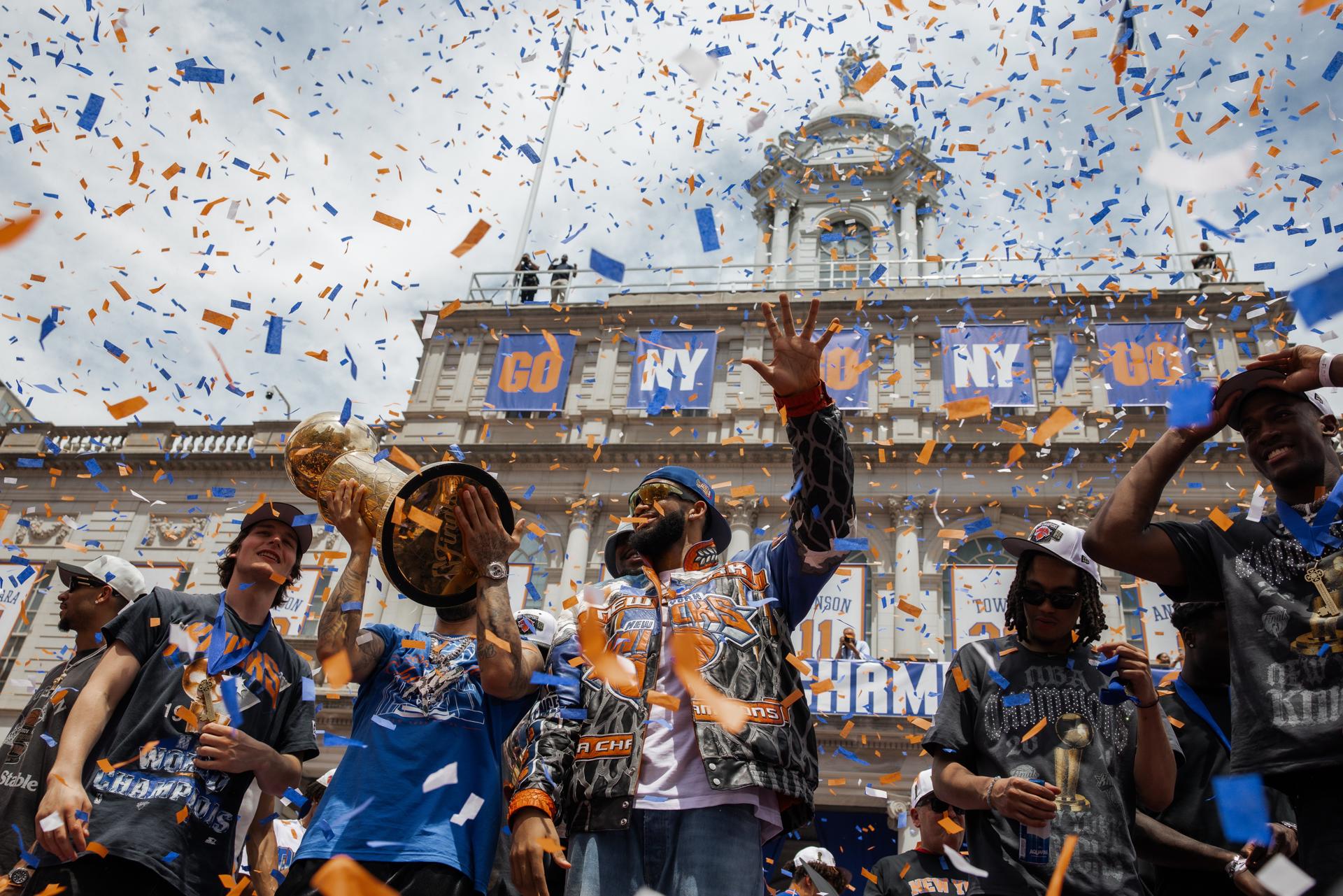 Los jugadores de los New York Knicks durante la celebración del título en Nueva York. EFE/EPA/OLGA FEDOROVA