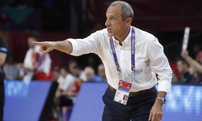 Fotografía del 13 de septiembre de 2017, en la que puede verse al italiano Ettore Messina, durante un partido en su etapa como entrenador de la selección italiana. EFE/Juan Carlos Hidalgo