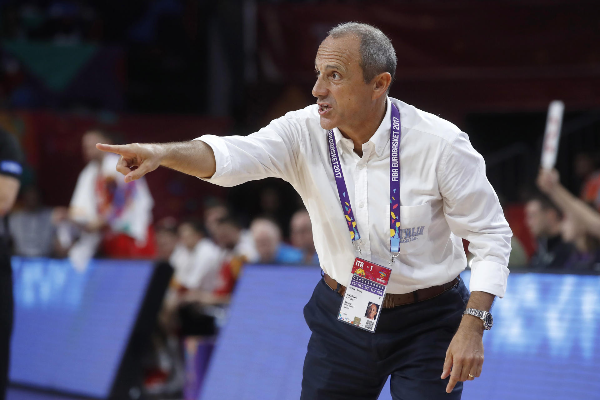 Fotografía del 13 de septiembre de 2017, en la que puede verse al italiano Ettore Messina, durante un partido en su etapa como entrenador de la selección italiana. EFE/Juan Carlos Hidalgo