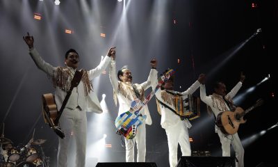 Los integrantes de la agrupación mexicana 'Los Tigres del Norte', Luis Hernández (i), Hernán Hernández (2-i), Jorge Hernández (2-d) y Eduardo Hernández fueron captados este 27 de junio, durante un concierto en el Estadio GNP, en Ciudad de México (México). EFE/José Méndez