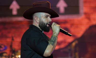 El cantante mexicano Carín León fue captado este 28 de junio, durante un concierto de su gira 'De Sonora pa'l mundo', en el Nu Stadium de Miami (FL, EE.UU.). EFE/Alberto Boal