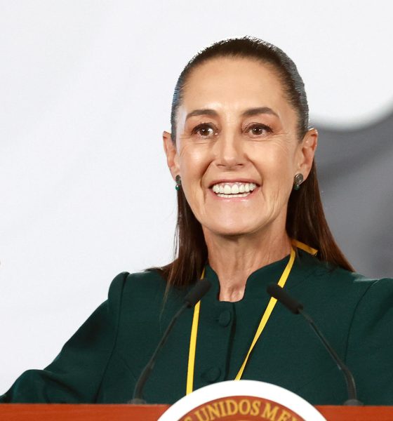 La presidenta de México, Claudia Shainbaum, habla durante una conferencia de prensa este lunes en el Palacio Nacional de Ciudad de México (México). EFE/Mario Guzmán