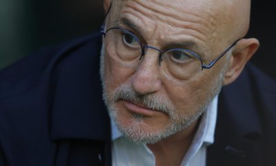 El seleccionador de España, Luis de la Fuente, envió este viernes desde Guadalajara un mensaje de ánimo a su amigo Joaquín Caparrós, después de conocerse que el entrenador sevillano ha sido diagnosticado de un cáncer de colon. EFE/ Francisco Guasco