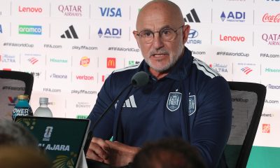 El seleccionador de España Luis de la Fuente habla en una rueda de prensa este jueves, en el estadio Guadalajara en Jalisco (México). EFE/ Alex Cruz