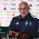 El seleccionador de España Luis de la Fuente habla en una rueda de prensa este jueves, en el estadio Guadalajara en Jalisco (México). EFE/ Alex Cruz