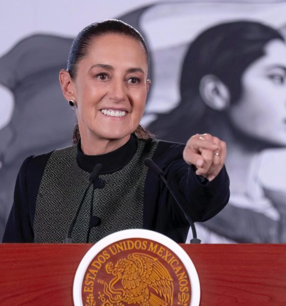 Fotografía cedida por la Presidencia de México de su mandataria Claudia Sheinbaum, hablando en una rueda de prensa este martes en el Palacio Nacional de Ciudad de México (México). EFE/ Presidencia de México /SOLO USO EDITORIAL/NO VENTAS/SOLO DISPONIBLE RAPA ILUSTRAR LA NOTICIA QUE ACOMPAÑA (CRÉDITO OBLIGATORIO)
