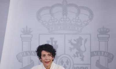 La ministra de Inclusión, Seguridad Social y Migraciones y portavoz, Elma Saiz, durante la rueda de presa posterior a la reunión excepcional del Consejo de Ministros este lunes. EFE/ Javier Lizon
