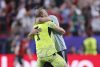 Jugadores de la selección de Austria celebran este sábado en Kansas City la clasificación a los dieciseisavos de final del Mundial, instancia en la que chocarán con España. EFE/ Juan Ignacio Roncoroni
