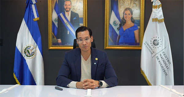 El Salvador simplifica trámites desde el exterior