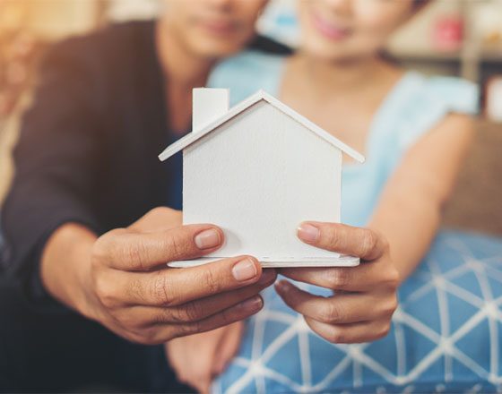 Impartieron taller sobre compra de casas en español