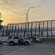 Vista del dique sur de la playa de la ciudad española de Melilla este viernes a primera hora. El dique ejerce como frontera terrestre y marítima entre España y Marruecos en la zona sur de Melilla. EFE/Paqui Sánchez