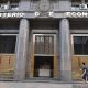 Fotografía de archivo en la que se captó la entrada principal de la Sede del Ministerio de Economía de Argentina, en la ciudad de Buenos Aires. EFE/Enrique García