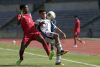 El cubano Yeasy Quiñones (i) disputa el balón con el salvadoreño Uriel Miranda este sábado durante el partido del torneo clasificatorio sub-20 de la Concacaf para los Juegos Olímpicos de Los Ángeles 2028 que se disputa en la ciudad cubana de Puebla. EFE/ Hilda Ríos