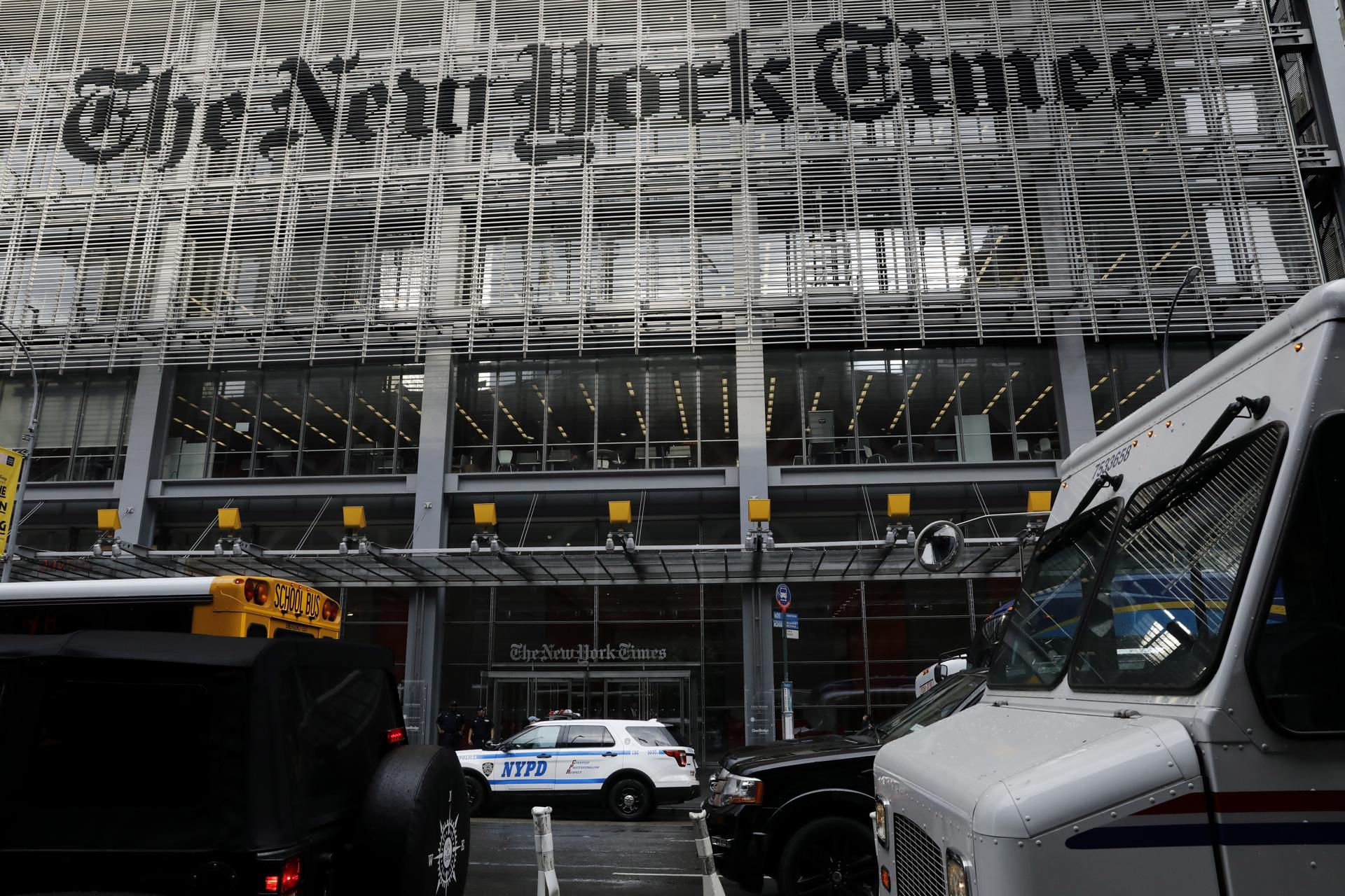 Fotografía de archivo en donde se observa la fachada del edificio del New York Times en la Octava Avenida en Nueva York, Nueva York, EE. UU.. EFE / PETER FOLEY