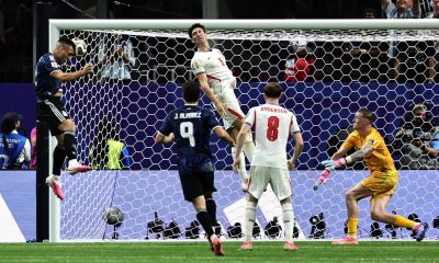 El gol de cabeza de Lautaro Martínez (i) con el que Argentina avanzó a la final del Mundial 2026 al vencer 1-2 a Inglaterra. EFE/EPA/RONALD WITTEK