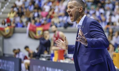 Fotografía del 4 de octubre de 2025, en la que puede verse al entrenador brasileño Bruno Savignani, durante un partido. EFE/ Santi Otero