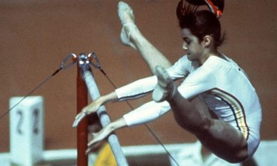 Fotografía de archivo (18/07/1976) de la gimnasta rumana Nadia Comaneci, durante su actuación en barras paralelas asimétricas en los Juegos Olímpicos de Montreal de 1976, donde obtuvo una puntuación máxima de 10 puntos, nota que se concedió por primera vez en gimnasia en unos Juegos Olímpicos, y que le valieron una medalla de oro. Medio siglo después de su inauguración, los Juegos Olímpicos de Montreal siguen siendo una de las citas más contradictorias de la historia olímpica: la perfección de Nadia Comaneci convivió con el boicot contra el apartheid, la crisis de Taiwán y una factura que Canadá tardó tres décadas en cerrar. EFE