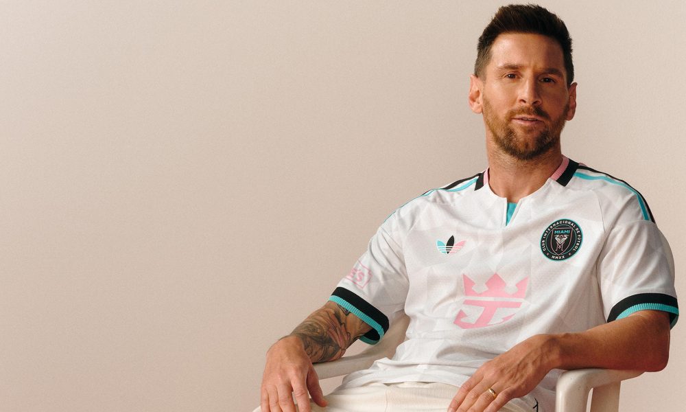 Fotografía cedida por el Inter Miami de su delantero Lionel Messi luciendo el tercer uniforme del club para 2026 que está inspirado en el Nu Stadium, nuevo hogar del club, en Miami, Florida (EE.UU.). EFE/Inter Miami *Sólo uso editorial*