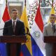 El presidente de Ecuador, Daniel Noboa (d), habla en una rueda de prensa junto a su homólogo de Paraguay, Santiago Peña, durante una visita oficial este miércoles, en Quito (Ecuador). EFE/ José Jácome
