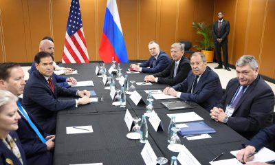 Una foto de mano disponible a través del servicio de prensa del Ministerio de Asuntos Exteriores ruso muestra al Ministro de Asuntos Exteriores ruso Sergey Lavrov (2-D) asistiendo a una reunión con el Secretario de Estado de EE. UU. Marco Rubio (3-I) al margen de la Reunión de Ministros de Asuntos Exteriores de la Asociación de Naciones del Sudeste Asiático (ASEAN) en Pasay, Metro Manila, Filipinas, el 23 de julio de 2026. (Filipinas) EFE/EPA/SERVICIO DE PRENSA DEL MINISTERIO DE ASUNTOS EXTERIORES RUSO/DE MANO DE MANO SOLO USO EDITORIAL/SIN VENTAS