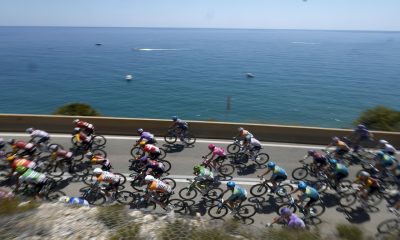 Los ciclistas del Tou durante la segunda etapa por Tarragona EFE/EPA/YOAN VALAT
