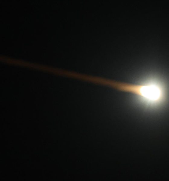 Imagen de archivo de un proyectil cruzando el cielo. EFE/EPA/ALAA BADARNEH
